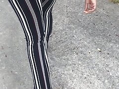 Ebony candid ass in leggings 