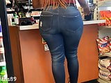 Sexy Big Booty Ebony in Tight Jeans 